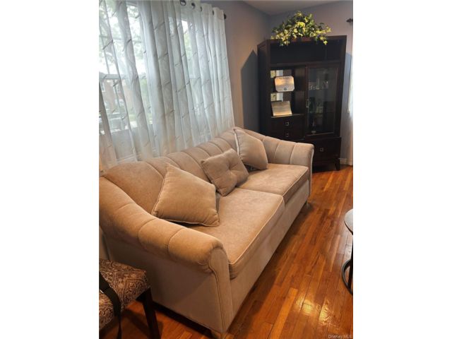  1 BR,  1.00 BTH &nbsp;Garden style home in Bayside