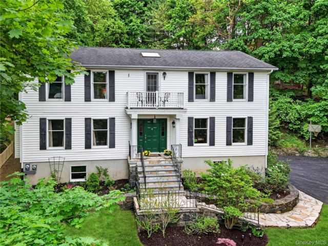  4 BR,  4.00 BTH &nbsp;Colonial style home in Croton-on-hudson