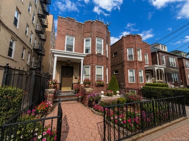  5 BR,  3.00 BTH &nbsp;House style home in Pilgrim