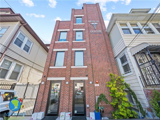 Studio,  0.00 BTH &nbsp;House style home in Jackson Heights