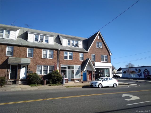  2 BR,  1.00 BTH &nbsp;Other style home in Williston Park