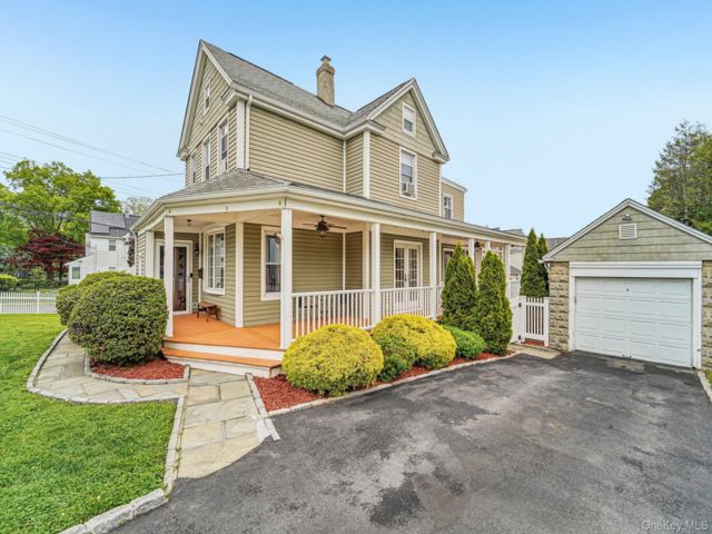  4 BR,  3.00 BTH &nbsp;Colonial style home in Yonkers