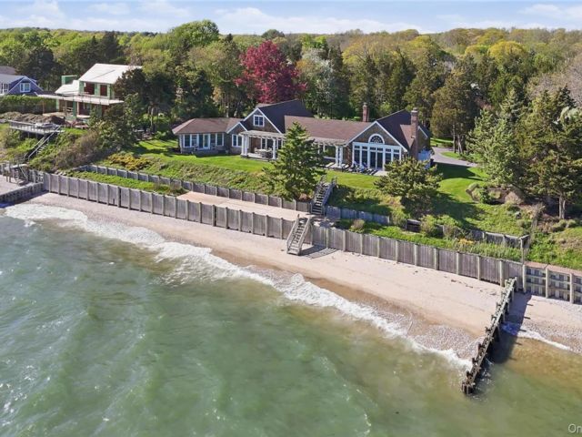  5 BR,  5.00 BTH &nbsp;Cape cod style home in Southold
