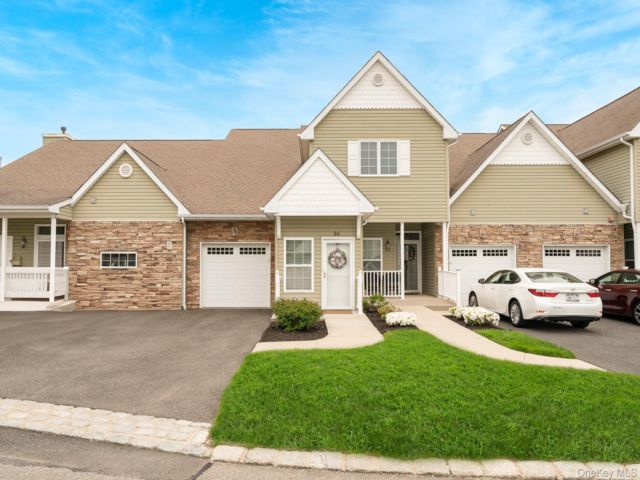  2 BR,  2.00 BTH &nbsp;Condo style home in Mount Sinai