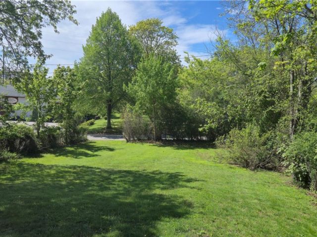 Lot <b>Size:</b>  &nbsp;House style home in Southampton