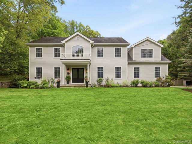  4 BR,  4.00 BTH &nbsp;Colonial style home in Ossining