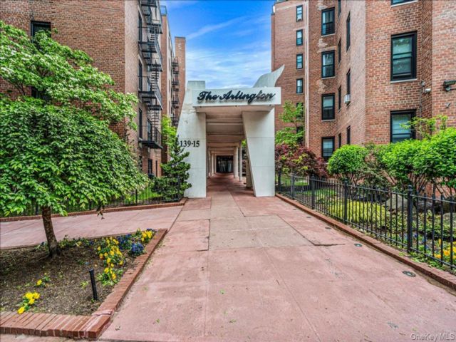  1 BR,  1.00 BTH &nbsp;Other style home in Briarwood