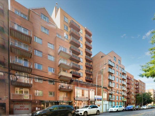  2 BR,  2.00 BTH &nbsp;Other style home in Flushing