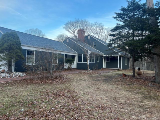  4 BR,  3.00 BTH &nbsp;Exp ranch style home in Old Field