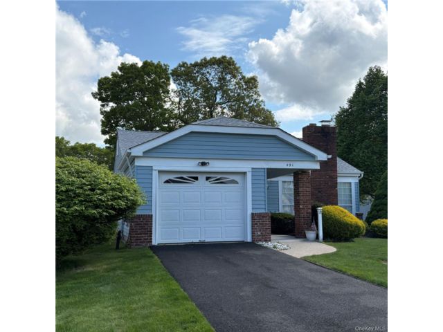  2 BR,  2.00 BTH &nbsp;Garden style home in Ridge