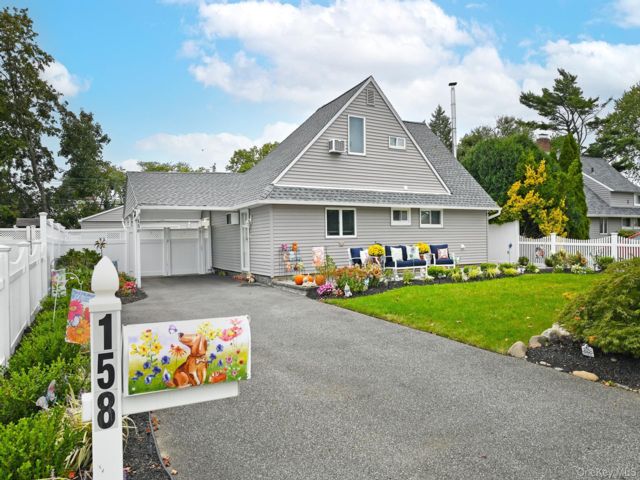  3 BR,  2.00 BTH &nbsp;Ranch style home in Wantagh