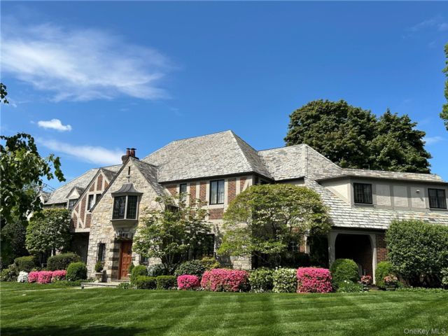  6 BR,  8.00 BTH &nbsp;Tudor style home in Pelham