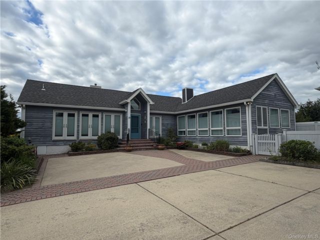  3 BR,  2.00 BTH &nbsp;A-frame style home in Lido Beach
