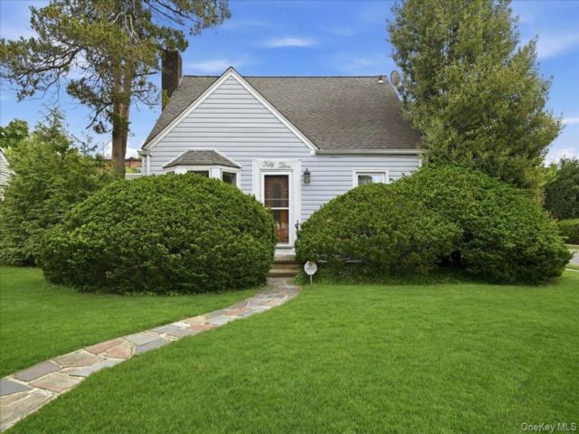  3 BR,  1.00 BTH &nbsp;Cape cod style home in Valley Stream