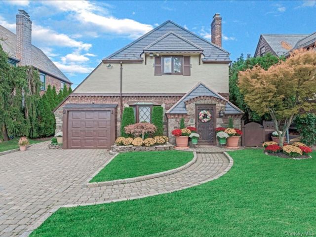  3 BR,  3.00 BTH &nbsp;Tudor style home in Mineola