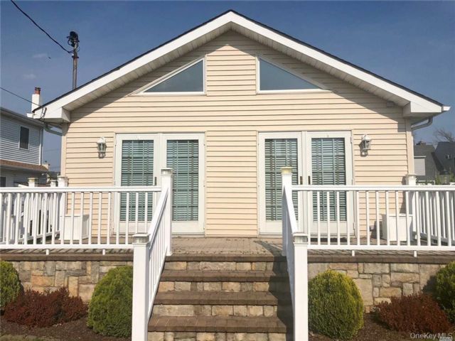  2 BR,  2.00 BTH &nbsp;Ranch style home in Atlantic Beach
