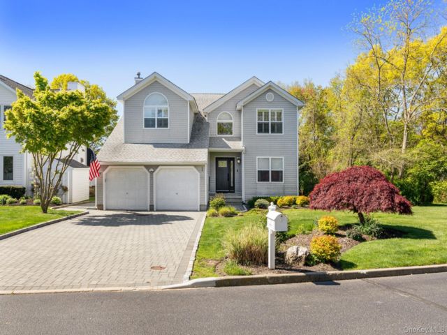  5 BR,  4.00 BTH &nbsp;Colonial style home in Oakdale