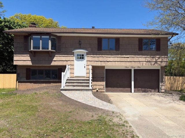  4 BR,  2.00 BTH &nbsp;Hi ranch style home in Islip Terrace