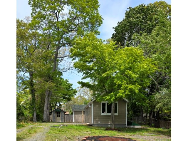 2 BR,  2.00 BTH &nbsp;Ranch style home in Selden