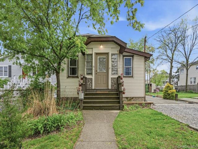  2 BR,  1.00 BTH &nbsp;Ranch style home in Freeport