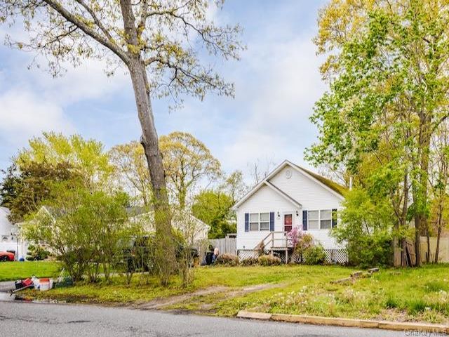  3 BR,  1.00 BTH &nbsp;Ranch style home in Mastic Beach