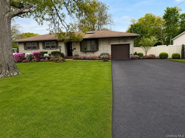  3 BR,  1.00 BTH &nbsp;Ranch style home in Islip