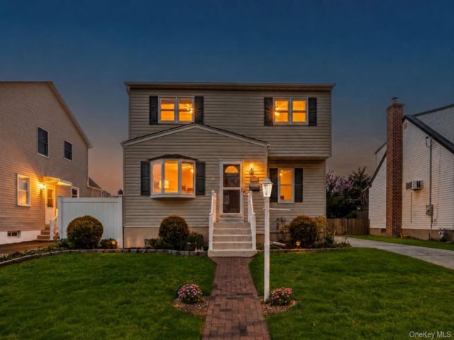 [Wantagh Real Estate, listing number 7288180]