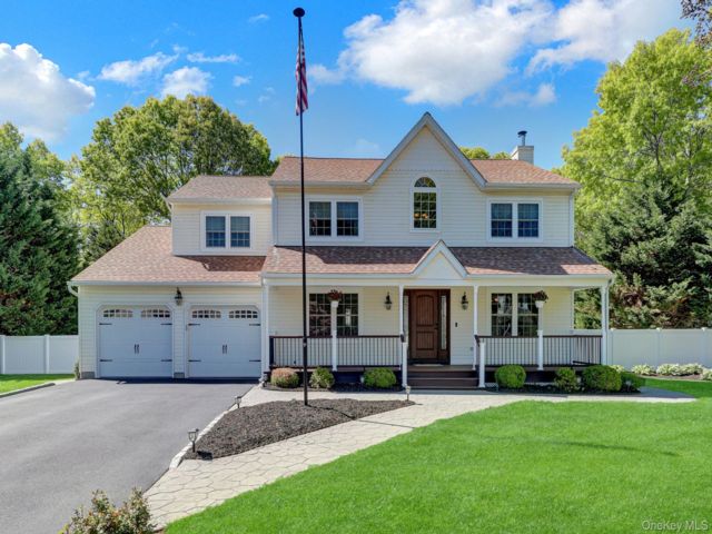  5 BR,  4.00 BTH &nbsp;Victorian style home in Port Jefferson Station
