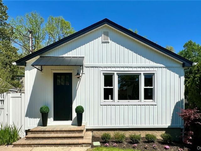  3 BR,  2.00 BTH &nbsp;Ranch style home in Huntington Station
