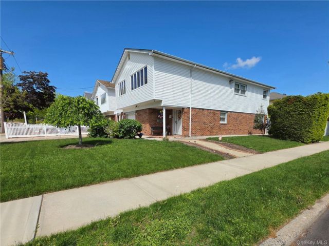 [Howard Beach Real Estate, listing number 7288244]