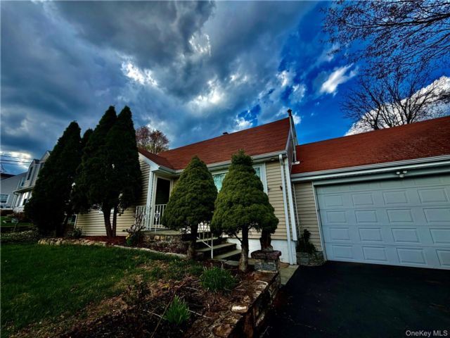  4 BR,  2.00 BTH &nbsp;Other style home in Ossining