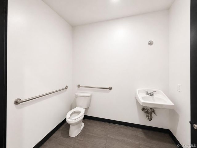 [PHOTO]