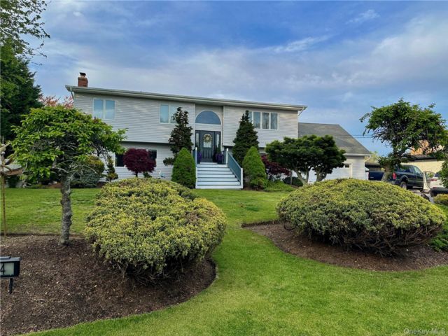  4 BR,  3.00 BTH &nbsp;A-frame style home in Oakdale