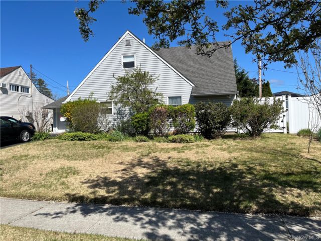  4 BR,  2.00 BTH &nbsp;Cape cod style home in Westbury