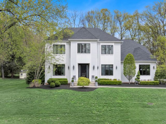  8 BR,  7.00 BTH &nbsp;Colonial style home in Suffern