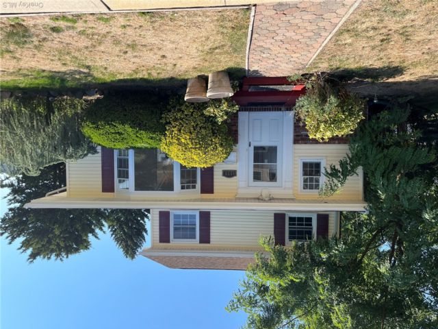  3 BR,  2.00 BTH &nbsp;Colonial style home in Merrick