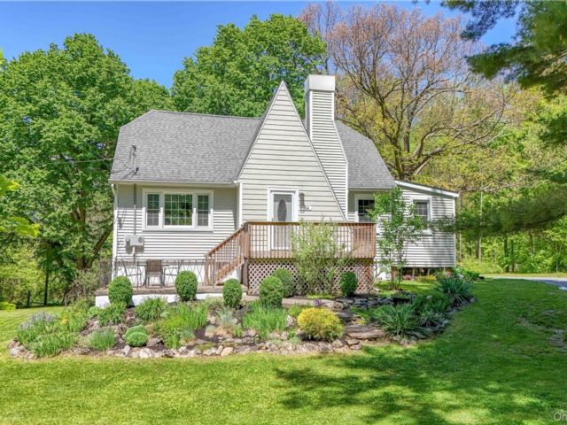  3 BR,  2.00 BTH &nbsp;Cape cod style home in Fishkill