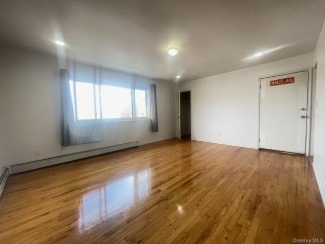  3 BR,  2.00 BTH &nbsp;Colonial style home in Bayside