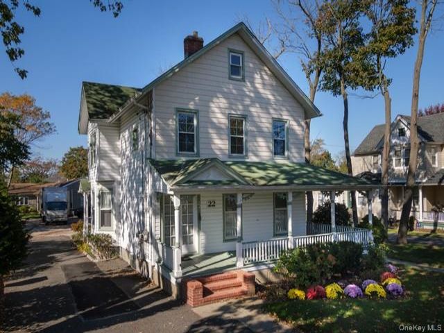  1 BR,  1.00 BTH &nbsp;Other style home in Amityville
