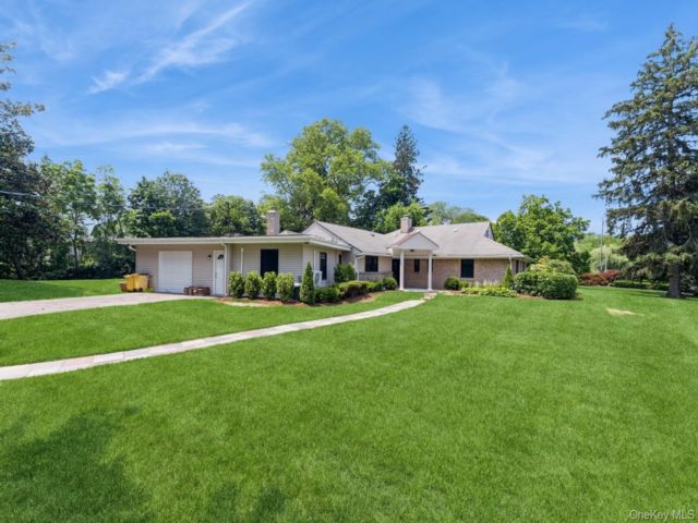  4 BR,  3.00 BTH &nbsp;Ranch style home in Kings Point