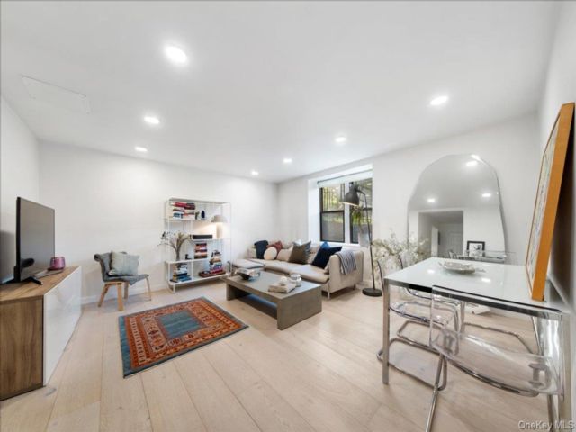 [White Plains Real Estate, listing number 7288409]