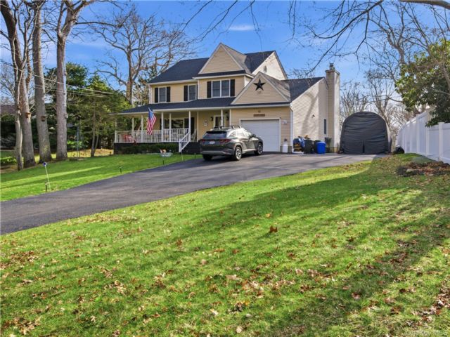  3 BR,  3.00 BTH &nbsp;A-frame style home in Wading River