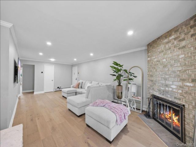[White Plains Real Estate, listing number 7288421]
