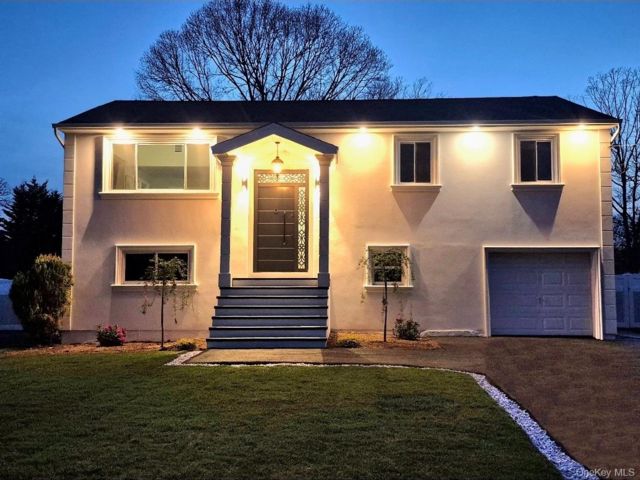 [Hauppauge Real Estate, listing number 7288429]