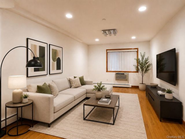  2 BR,  2.00 BTH &nbsp;Condo style home in Woodside