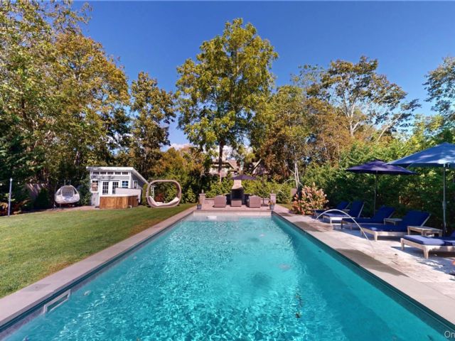  5 BR,  3.00 BTH &nbsp;Raised ranch style home in East Quogue