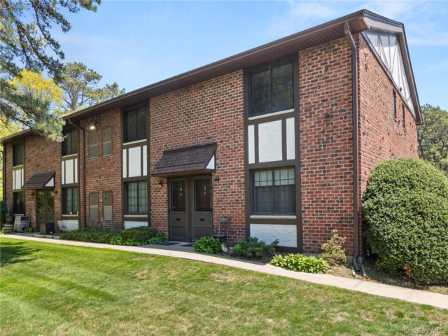  1 BR,  1.00 BTH &nbsp;Garden style home in Bay Shore