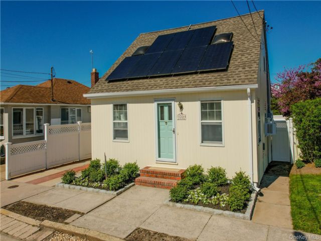  3 BR,  2.00 BTH &nbsp;Cottage style home in Point Lookout