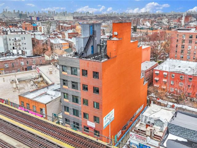 Studio,  0.00 BTH &nbsp;House style home in Woodside