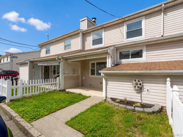 2 BR,  2.00 BTH &nbsp;Condo style home in Heartland Village